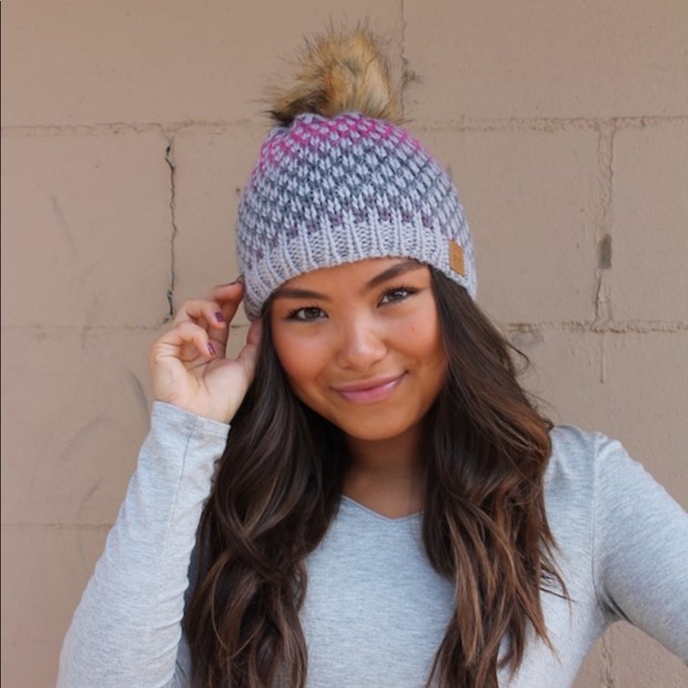 Fleece lined knit hat with Pom accent
